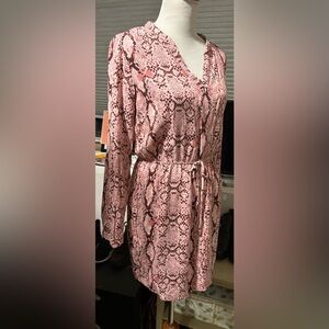 Loscana NWOT V-neck dress with drawsting tie waist. Size 8.